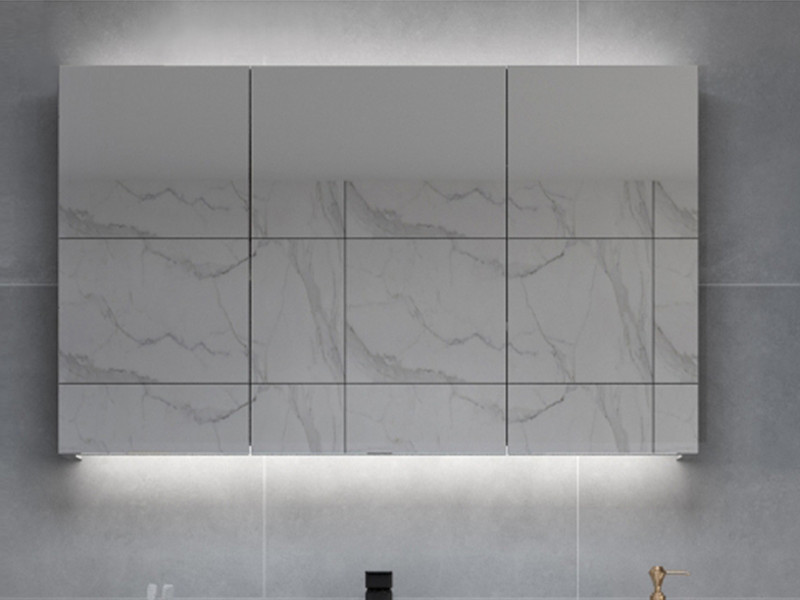 G101 Mirror cabinet with three